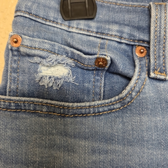 Levi's Women's High Rise Shorts Sz 31 Denim Distressed Light Wash Summer Cut Off - Picture 2 of 9